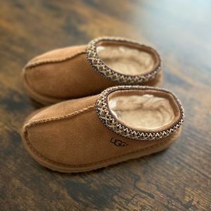 Children’s size 10 Ugg Tasman slippers